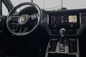 Porsche Macan — photo 17