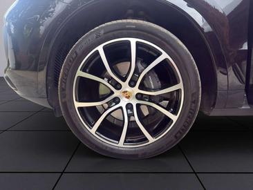 Porsche Cayenne III — photo 25