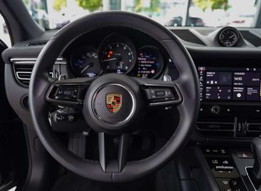 Porsche Macan — photo 18