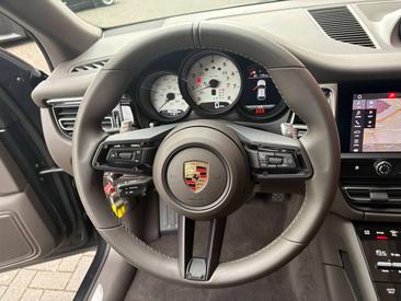 Porsche Macan I S — photo 11