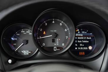 Porsche Macan — photo 19