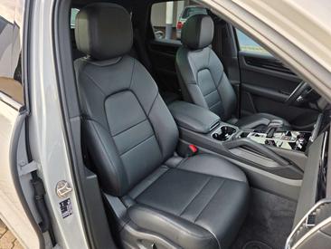 Porsche Cayenne III — photo 17