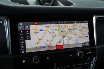 Porsche Macan — photo 20