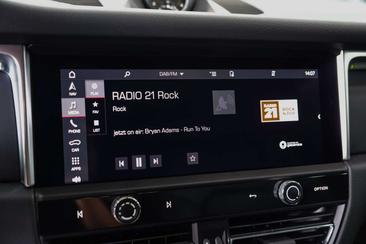 Porsche Macan — photo 21