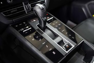 Porsche Macan — photo 27