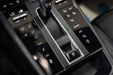 Porsche Macan — photo 28