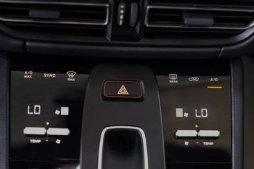 Porsche Macan — photo 29