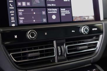 Porsche Macan — photo 30