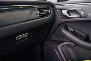 Porsche Macan — photo 32