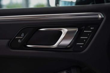Porsche Macan — photo 33