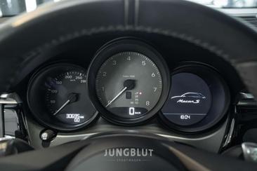 Porsche Macan I S — photo 36