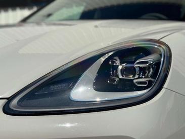 Porsche Cayenne III — photo 10