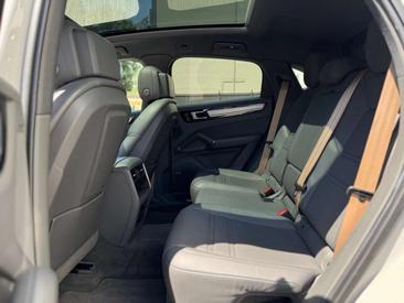 Porsche Cayenne III — photo 15