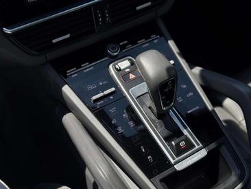 Porsche Cayenne III — photo 19