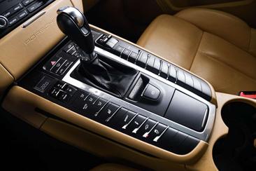 Porsche Macan — photo 16
