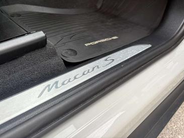 Porsche Macan I S — photo 36