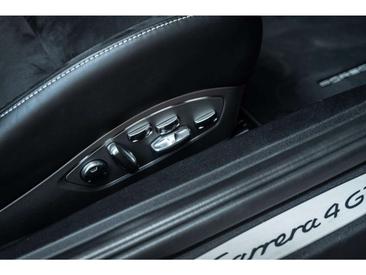 Porsche 911 Carrera 4 GTS — photo 18