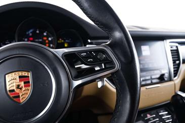 Porsche Macan — photo 25