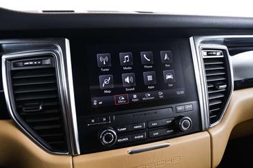 Porsche Macan — photo 26