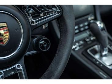 Porsche 911 Carrera 4 GTS — photo 26