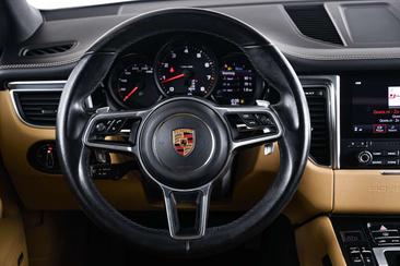 Porsche Macan — photo 32