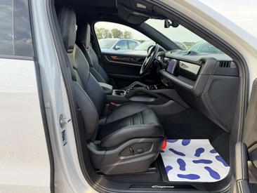 Porsche Cayenne E-Hybrid — photo 15