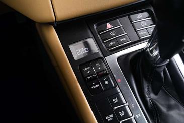Porsche Macan — photo 33