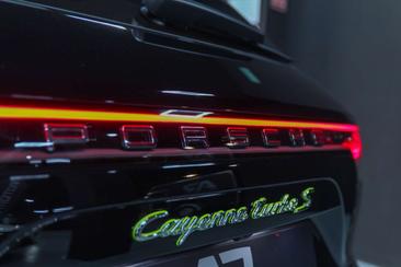 Porsche Cayenne Turbo S E-Hybrid — photo 11