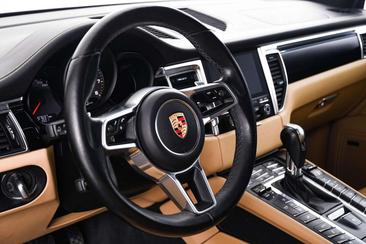 Porsche Macan — photo 35