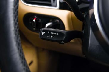 Porsche Macan — photo 37