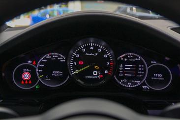 Porsche Cayenne Turbo S E-Hybrid — photo 21