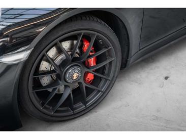Porsche 911 Carrera 4 GTS — photo 42
