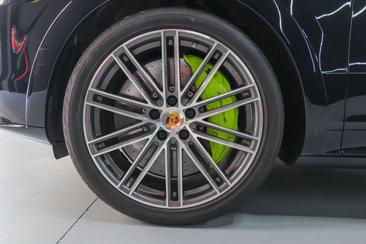 Porsche Cayenne Turbo S E-Hybrid — photo 39