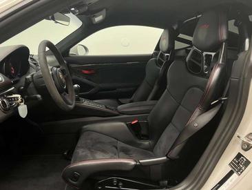 Porsche 718 Cayman GT4 — photo 6