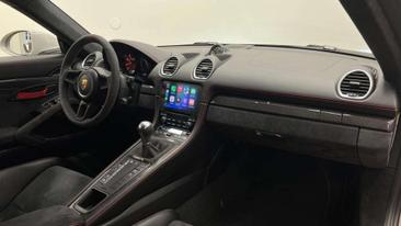 Porsche 718 Cayman GT4 — photo 9