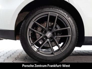 Porsche Macan — photo 8