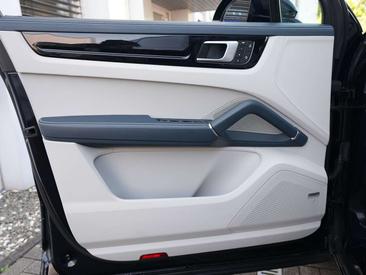 Porsche Cayenne E-Hybrid — photo 23