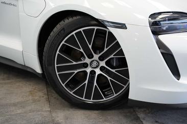Porsche Taycan — photo 2