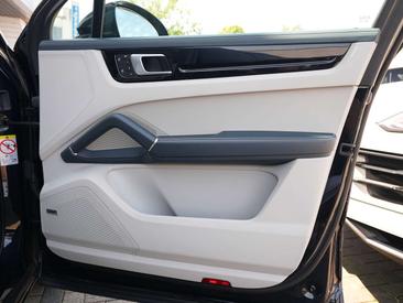 Porsche Cayenne E-Hybrid — photo 29