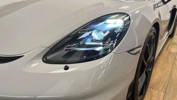 Porsche 718 Cayman GT4 — photo 23