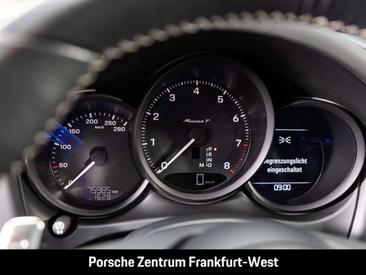Porsche Macan — photo 27