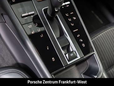 Porsche Macan — photo 28