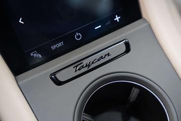 Porsche Taycan — photo 14