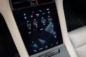 Porsche Taycan — photo 15