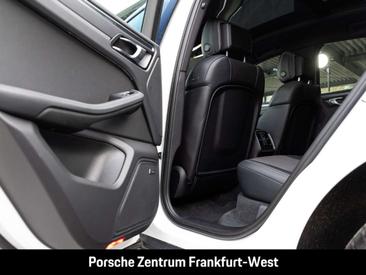 Porsche Macan — photo 35
