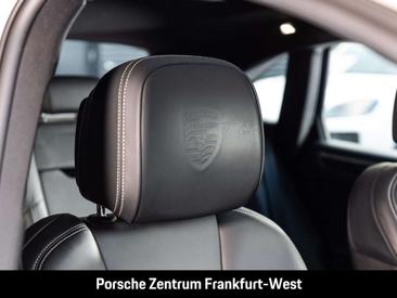 Porsche Macan — photo 39