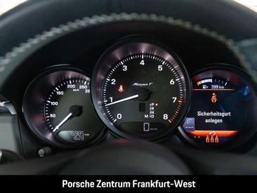 Porsche Macan — photo 41