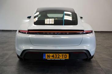 Porsche Taycan — photo 27