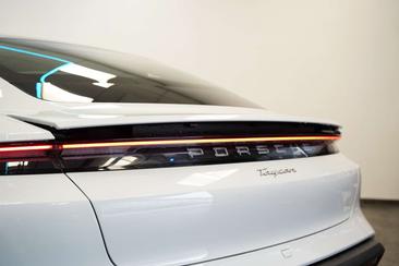 Porsche Taycan — photo 31