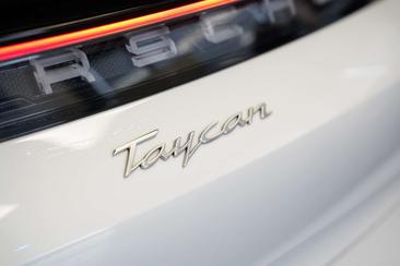 Porsche Taycan — photo 32